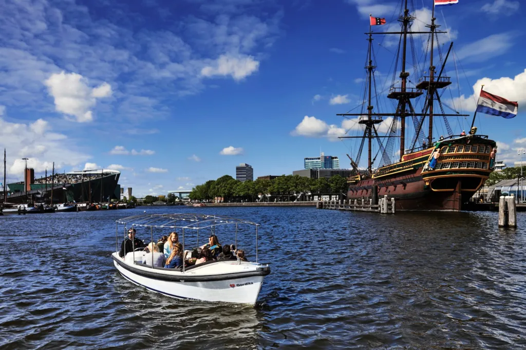 private canal tour amsterdam hero image