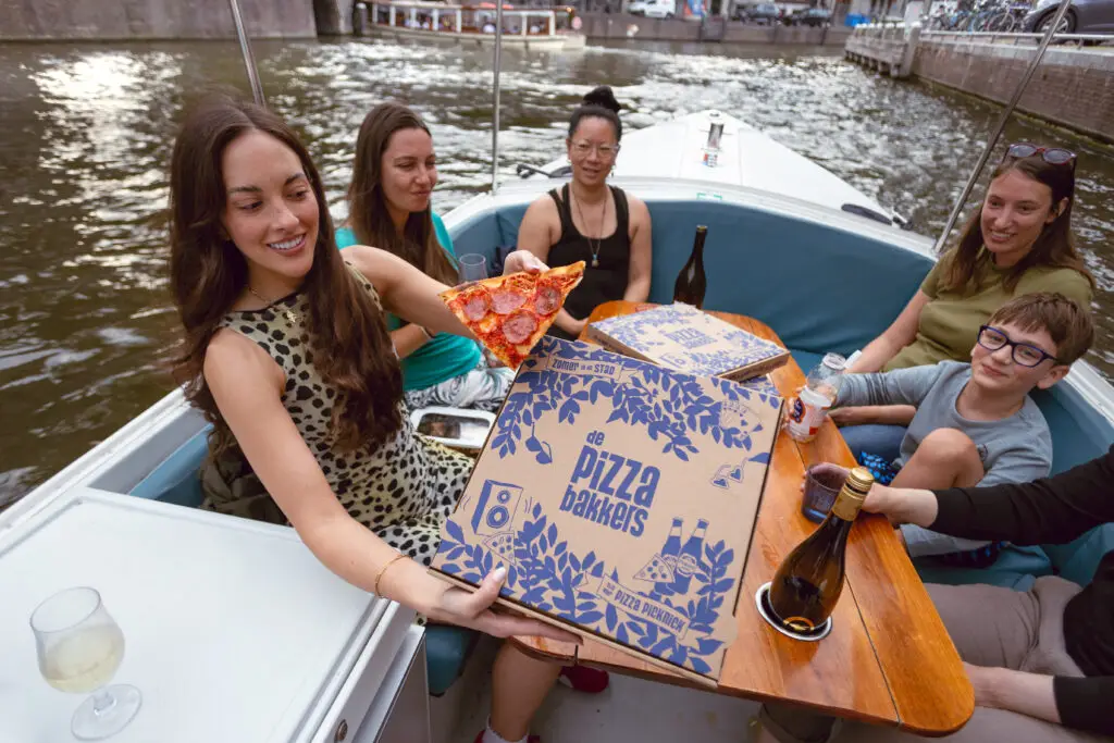 Collab canal cruise with Pizza Bakkers Pizza restaurant.